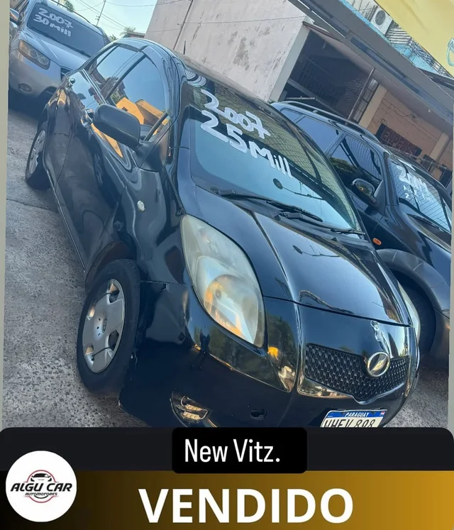 Toyota New Vitz negro vendido