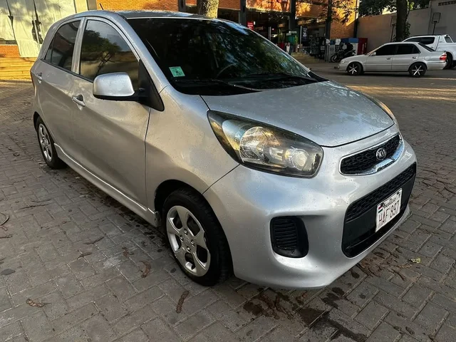 Kia Picanto plateado